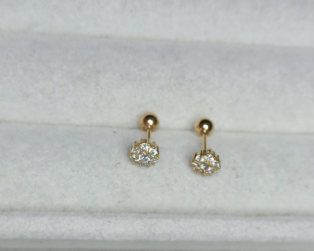 Brincos Mini flor DCG0179