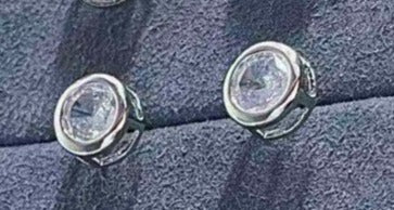 Brinco ponto de luz cravacao inglesa DCG0934