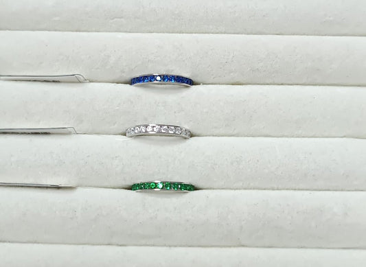 Meia Alianca em Prata 925 cravejada em Diamante de alto Carbono R1328