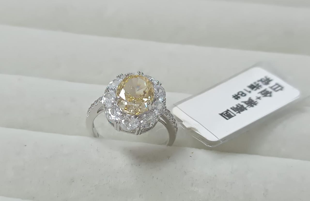 Anel Puro Luxo Prata 925 Diamante de alto Carbono Fancy Yellow AZ00102A18o