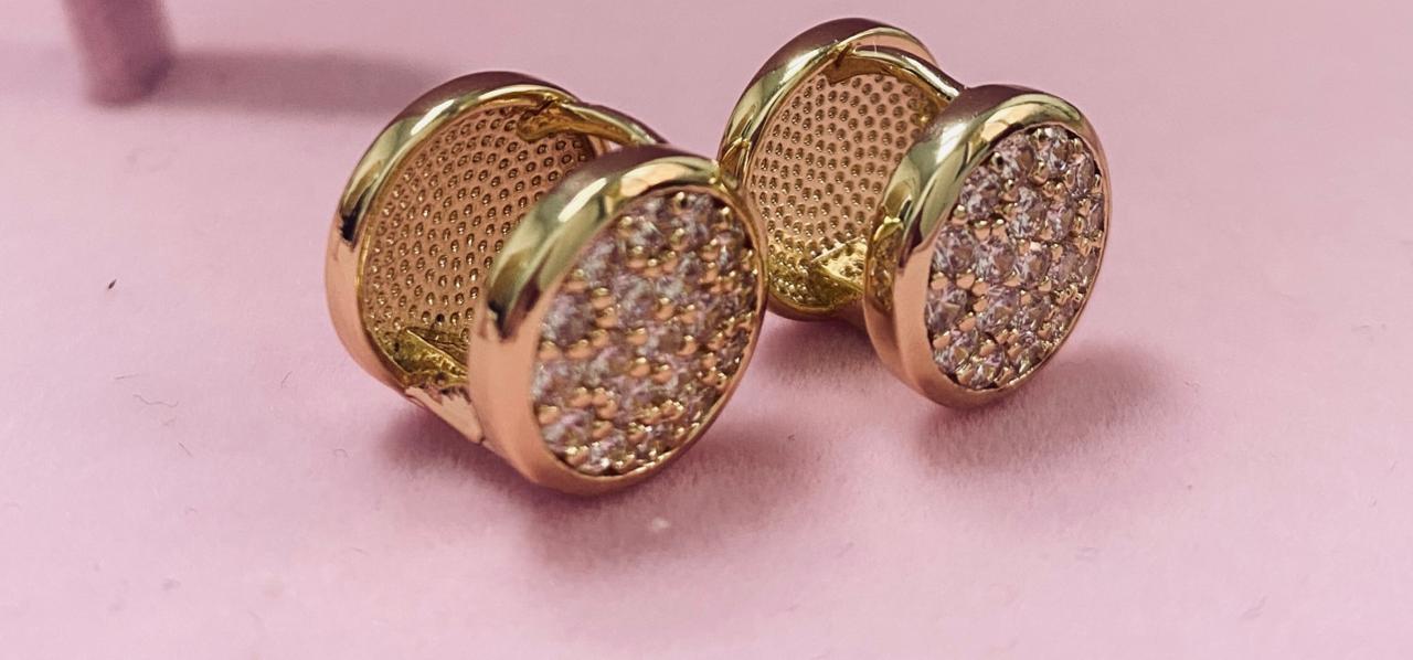 Brincos Esfera Plana Cravejada DCG1103