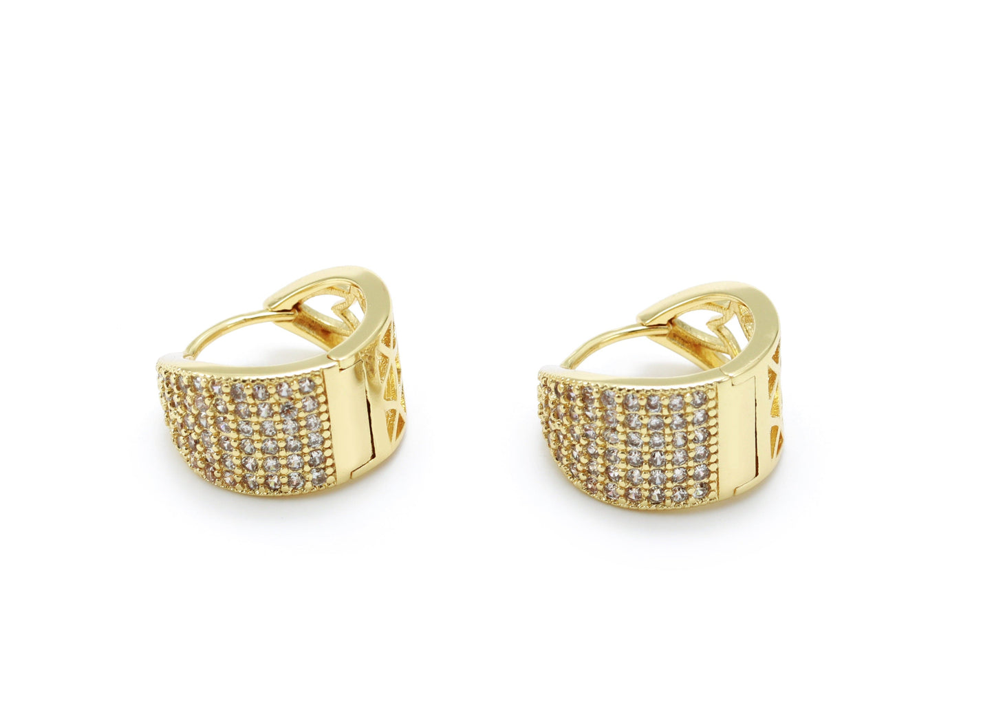 Brinco Argola Triangular XYE102247